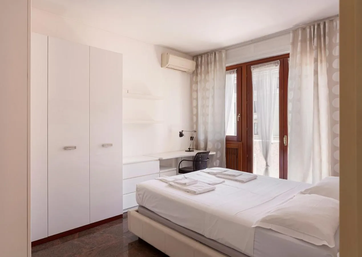 Beautiful Apartment Next To Sempione And City Life - Viale Teodorico Milán 0*,