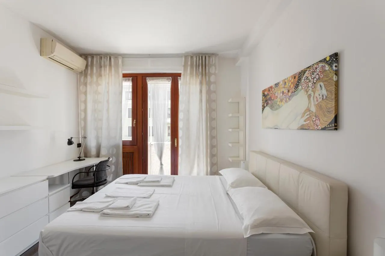 Beautiful Apartment Next To Sempione And City Life - Viale Teodorico Milan Italy